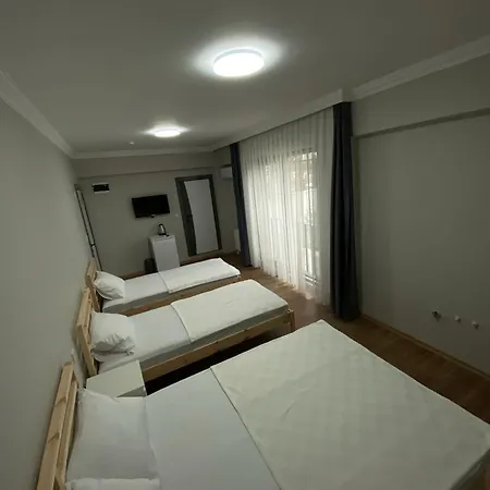 Rose Hotel *
