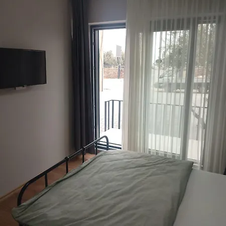 Rose Hotel Ezine
