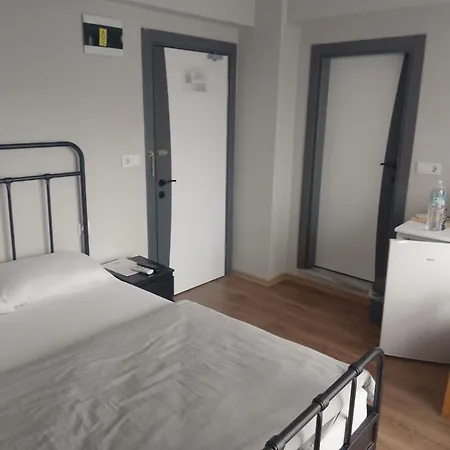 Rose Hotel Ezine