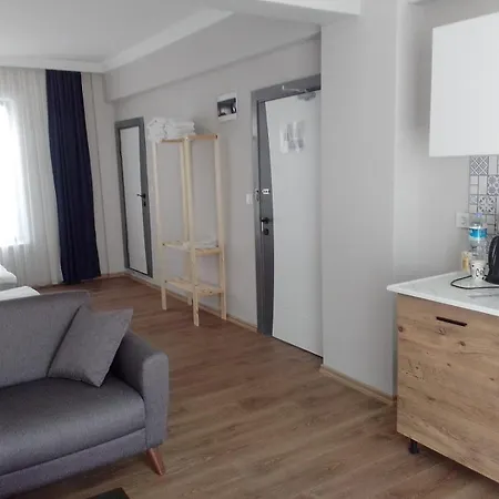 Rose Hotel *